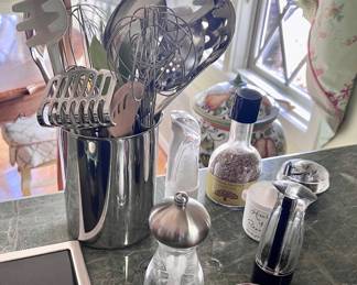 Assorted Kitchen Items