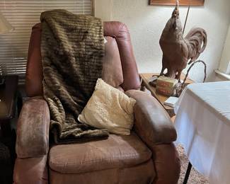 Recliner, Large Rooster Lamp