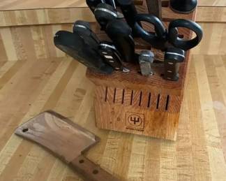 NO130Collection Of Kitchen Knives And Block