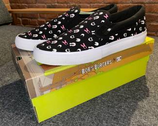 DC Bob's Burgers "Bobs Manual" (Size 12) W/ Box