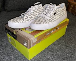 DC Bob's Burgers "Bobs Manual" (Size 12) W/ Box