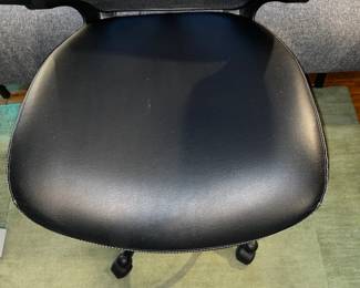 Flash Furniture Kelista Black LeatherSoft Faux Leather Mid-Back Swivel Chair W/ Flip-Up Arms 