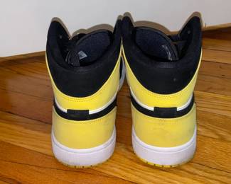 Nike Air Jordan 1 Retro Mid 852542-071 Yellow Black White (Most Likely Size 12)
