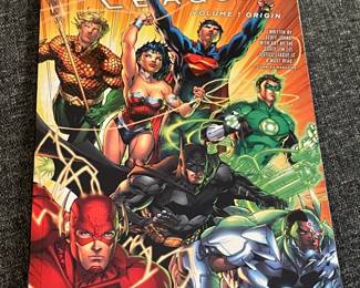 Comic Book & Graphic Novel Collection - Justice League Volume 1 Origin