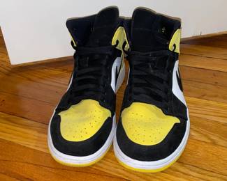 Nike Air Jordan 1 Retro Mid 852542-071 Yellow Black White (Most Likely Size 12)