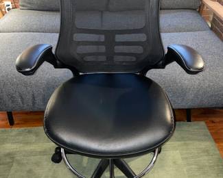 Flash Furniture Kelista Black LeatherSoft Faux Leather Mid-Back Swivel Chair W/ Flip-Up Arms 