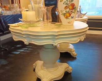 Decorative table (1/2)