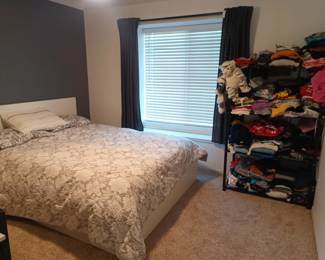 Kids bedroom 2 and you guessed it - more clothes