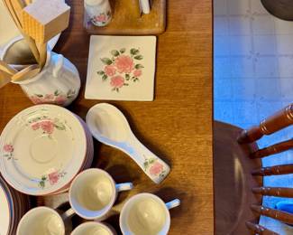 Table is in great condition - there is a reflection on the previous photo!