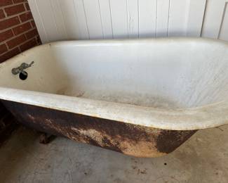 Iron / Porcelain Bathtub