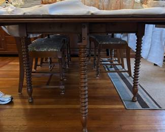 Willett Furniture? Rope twist legs with 6 chairs and Custom pad