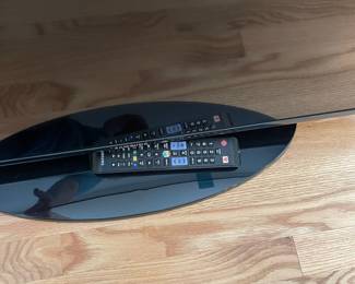 H37 - $40. Samsung 40" TV. 2014. Model UN40EH5300F