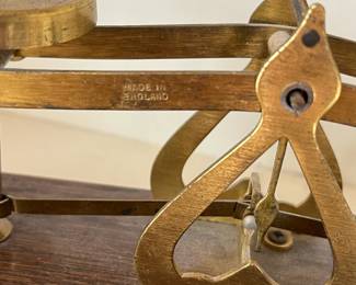 H67 - $40. Vintage Brass & Wood Postal Scale. 5 Weights. Made in England. 