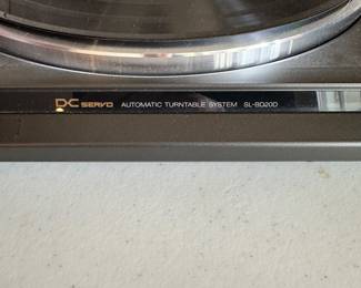 SL-BD20DH76 - $75. Technics SL-BD20D Turn Table. All pieces appear to be in good condition and it works!