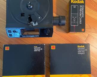 H42 - $60. Kodak Carousel 4400 Slide Projector. 2 slide trays, case & remote. Works well!