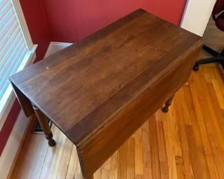 H60 - $95. Antique Drop Leaf Table. Leaves down it measures 39" x 21" x 28.5" tall. 46" with leaves out.  Sturdy - great accent piece. Does have some surface wear - works great as entry/sofa/accent table!$95. Antique Drop Leaf Table. Leaves down it measures 39" x 21" x 28.5" tall. 46" with leaves out.  Sturdy - great accent piece. Does have some surface wear - works great as entry/sofa/accent table!