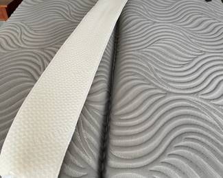 H30 - $1000. Ethan Allen "American Impressions" King Bed Frame with 2 Twin XL Adjustable Mattress Frames & Remotes. Frame measures 80" wide x 80" long x 54" tall. Gentle wear on frame - mattresses look clean! Adjustable Frames are 2020. 