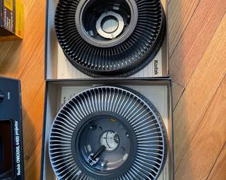H42 - $60. Kodak Carousel 4400 Slide Projector. 2 slide trays, case & remote. Works well!