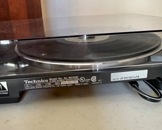H76 - $75. Technics SL-BD20D Turn Table. All pieces appear to be in good condition and it works!