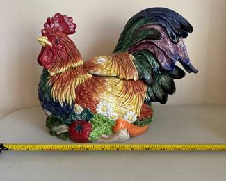H87 - $85. Fitz & Floyd Rooster Soup Tureen & Ladle. (Ladle has a paint chip otherwise in very good condition!)