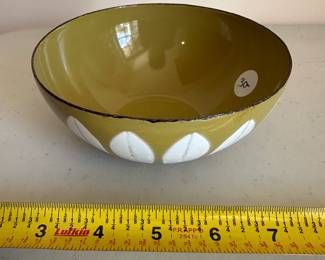 H90 - $30. Catherine Holm Lotus Bowl. Has chipping around the top edge but still good condition! 5.5" across. 