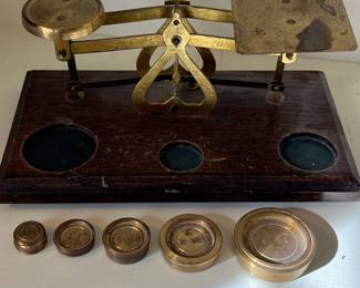 H67 - $40. Vintage Brass & Wood Postal Scale. 5 Weights. Made in England. 