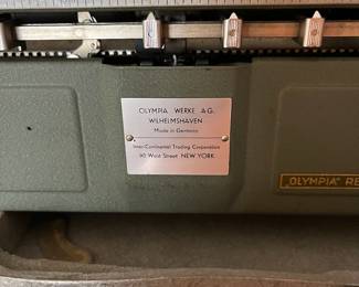 H6 - $180. Green 1950s Olympia SM3 Portable Manual Typewriter & Carrying Case. No stuck keys. 