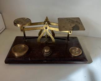 H67 - $40. Vintage Brass & Wood Postal Scale. 5 Weights. Made in England. 