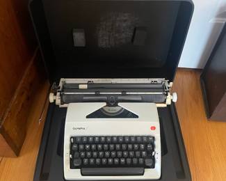 H41 - $180. Olympia 1970s SM9 Deluxe Typewriter. Wide Carriage with Case. Works. 