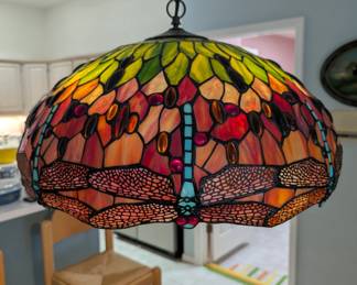 Tiffany style dragonfly motif pendant lamp