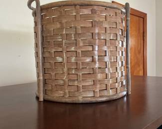 WOVEN FLOOR BASKET