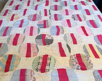 ANTIQUE CLAM SHELL QUILT