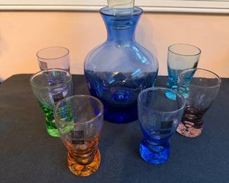 Decanter with glasses 