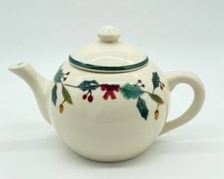 102 VintageHartstoneWinterGarland6CupTeapot