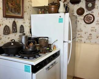 Gas Range & Refrigerator
