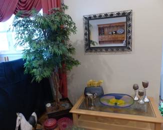 Coffee table, bric-a-brac, mirror