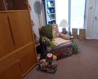 Cottage style accent chair, accent pieces, lamp, picture frames