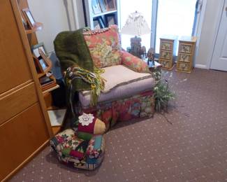 Cottage style accent chair, accent pieces, lamps, picture frames