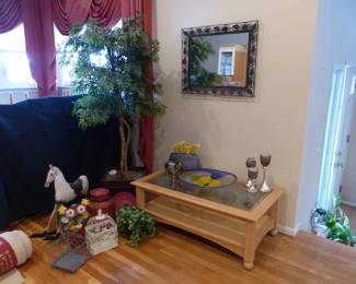 Coffee table, bric-a-brac, mirror