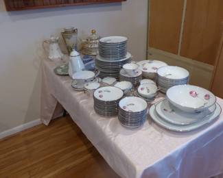 Hutschenreuther dinnerware set, bric-a-brac
