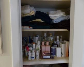 Linens & toiletries