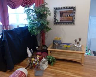 Coffee table, bric-a-brac, mirror