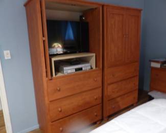 Queen size bedroom set (bedding "NOT FOR SALE"), pair of lamps