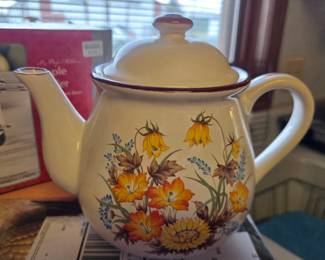 Vintage Hall's Superior Autumn Leaves Teapot