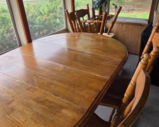 Ethan Allen Maple Dining Table with 6 Chairs
