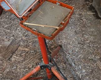 Commercial Electric Twin-Head Halogen Work Light with Tripod