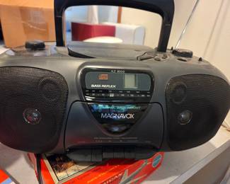 Magnavox AZ 8050 Boombox with CD Player and Cassette Deck