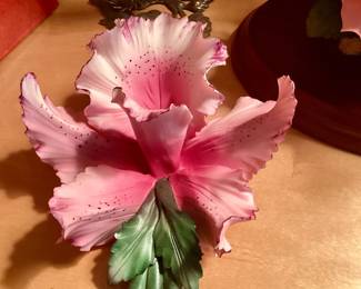 CAPODIMONTE Italian porcelain floral sculpture