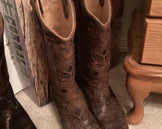 Ladies, chocolate lizard size 10 boots