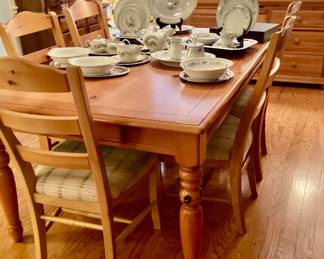 Dining Room Table 6 chairs